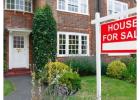 What qualifications should a domestic energy assessor have?