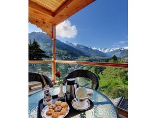 Best Hotels in Manali – Experience Luxury at Tiaraa