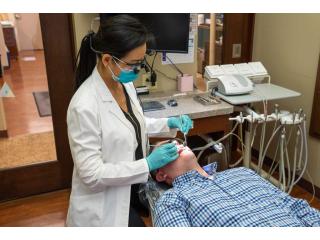 Dentista experto en Barcelona: Atención dental de confianza para una sonrisa sana y segura