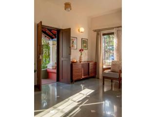 What is the starting price of villas in Greater Noida West?