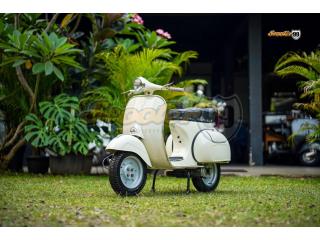 Classic Vespa 150 – Fully Restored Vintage Italian Scooter