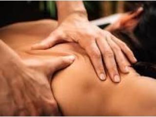 Man offer full body relaxing massage in Dubai .