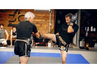 Muay Thai Clinch Technique: Master Control, Knees, And Close-Range Dominance