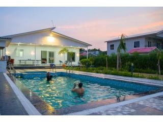 Best Farmhouse in Noida - Lake View Farms