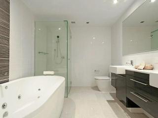 Create a Luxury Bathroom with Trusted Remodeling Experts