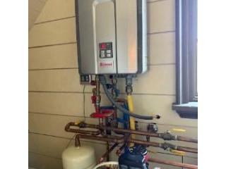 Expert Installing a Tankless Water Heater for Energy-Efficient Hot Water