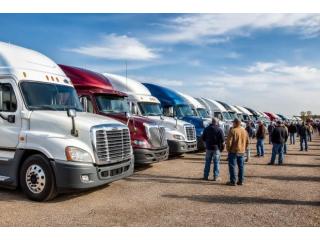 Commercial Truck Auctions for Efficient Equipment Selling