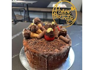 Are Designer Gelato Cakes Available for Custom Orders?