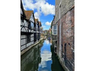 Leeds Castle from London for Historic Beauty and Scenic Countryside Views
