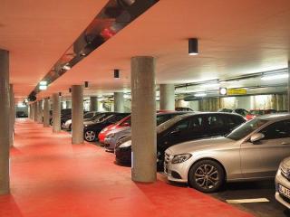 Parking Aeropuerto Valencia: Tarifas Económicas y Servicio Seguro