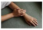 How Do Early Signs Affect Dupuytren Contracture Treatment Choices?