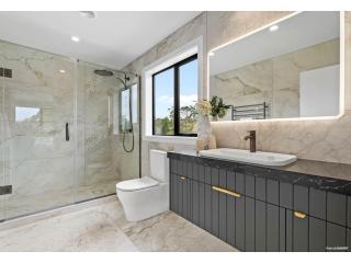 Stylish Custom Bathroom Vanity for Every Home