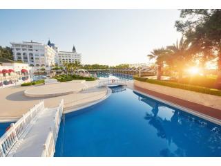 Luxury Pools Riverside County | Taylor Made Pools | Book Now