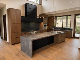 Deschutes River Cabinet and Closet – Custom Kitchen Cabinets for Every Style