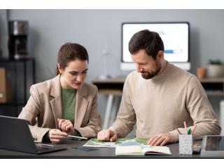 How Associates Work With Tax Consultant to Simplify Tax Compliance