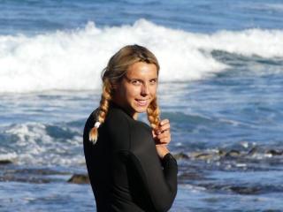 Surfing in Spain for Beginners | She-surfs.com