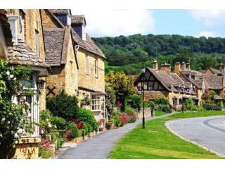 Private Guided Tours Cotswolds with Chauffeur-Driven Day Trips