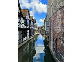 Leeds Castle from London for Historic Beauty and Scenic Countryside Views