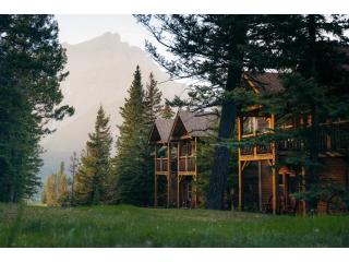 Banff National Park Hotel for an Unforgettable Mountain Stay