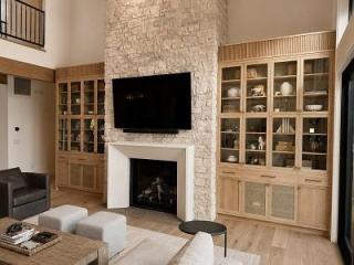 Find tailor-made and aesthetically pleasing Luxury Cabinet designs from DRCC